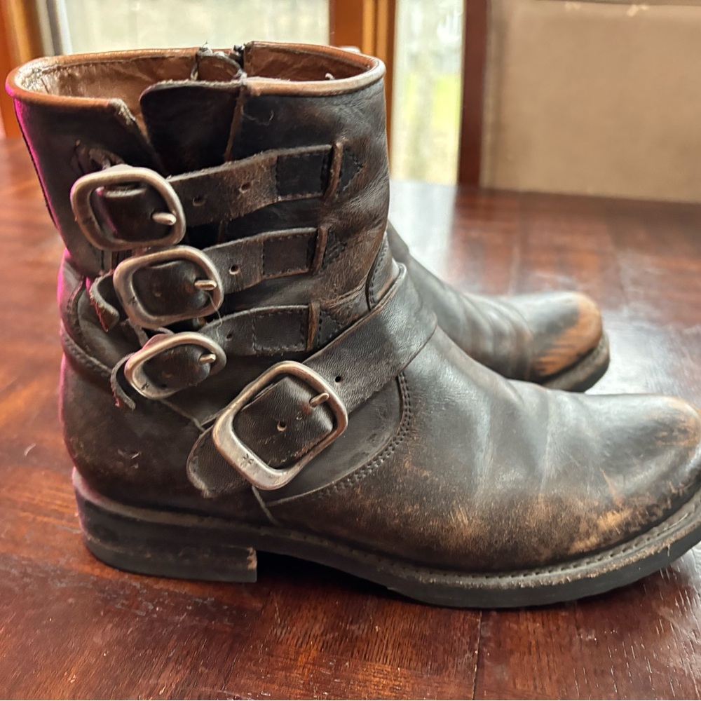 Frye Veronica Black Leather Buckle Ankle Boots for women 7B